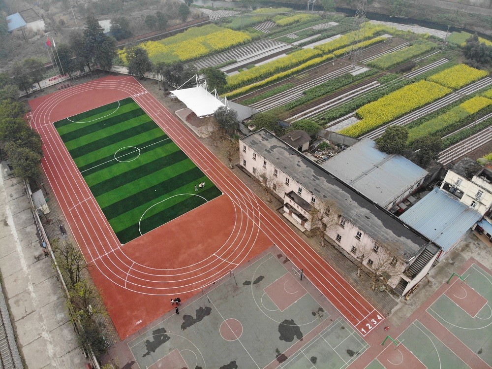 眉山工程技师学院200米运动场.jpg